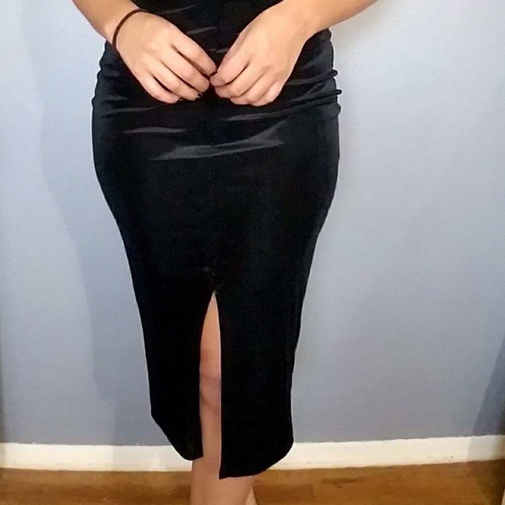 💕20%OFF💕BLACK RIBBED MOCK NECK MIDI DRESS - Picture 4 of 4